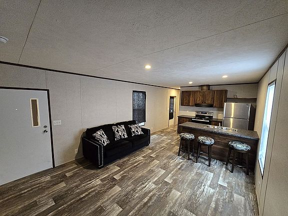 5th image of 9773 Buckingham Dr