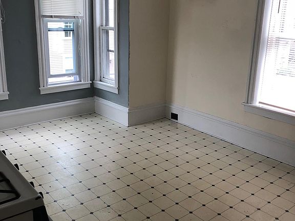 4th image of 17 Tremont St #2