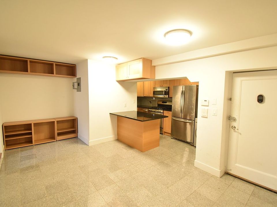1st image of 22 Pell St APT 1