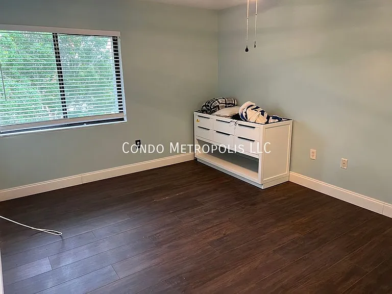 5039 Vineland Rd — Photo 10