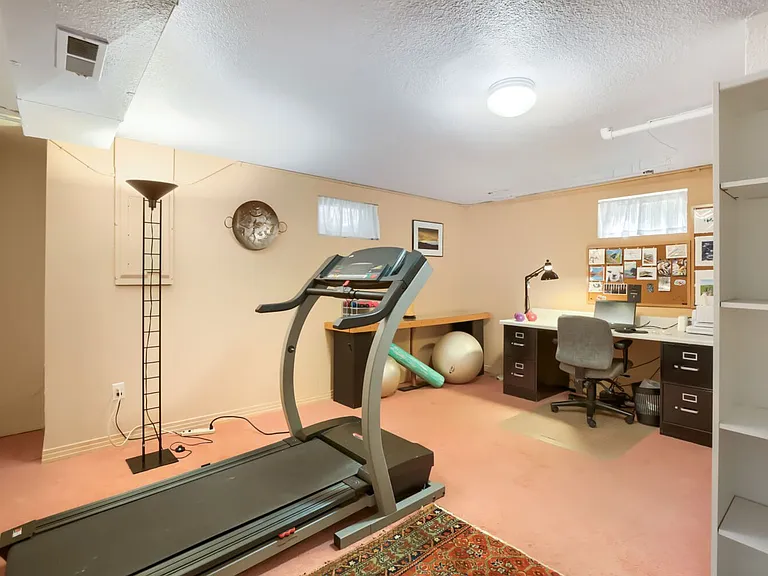 726 Pine St — Photo 23