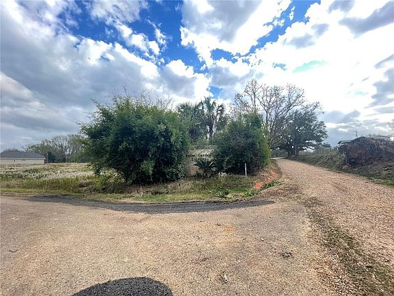 4th image of Charles Davis Ln