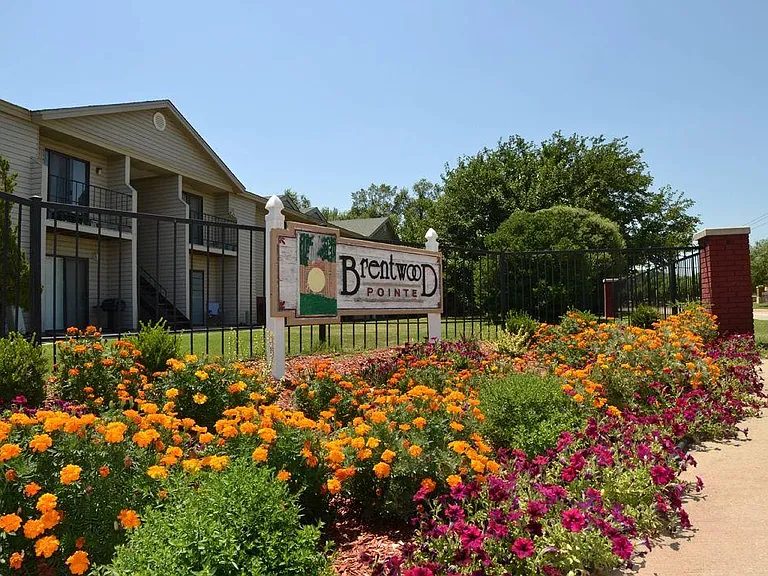Brentwood Pointe — Photo 12