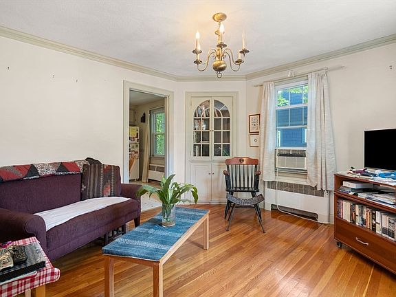 4th image of 29 Laurel St