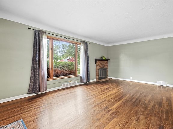 5th image of 320 West St