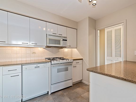 5th image of 2800 N Lake Shore Dr APT 1508
