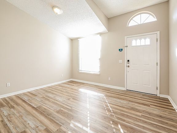 4th image of 9075 Rockpond Meadows Dr