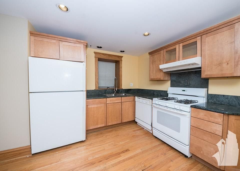 1st image of 2601 N Sawyer Ave #3JS
