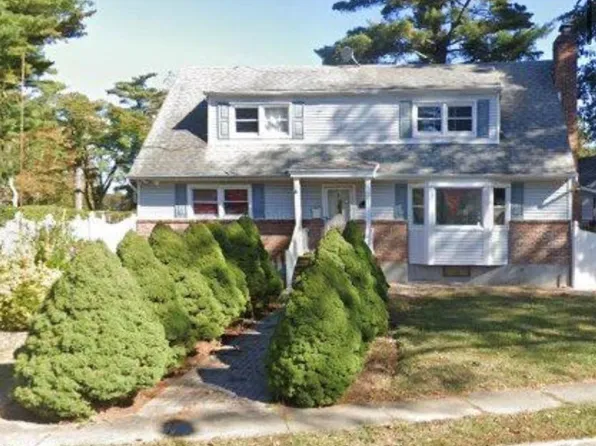 1 Pennsylvania Avenue, Brentwood, NY 11717