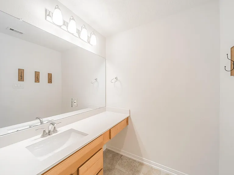 27618 Mesabe Dr — Photo 14