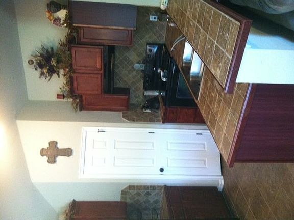 KITCHEN - HUGE PANTRY