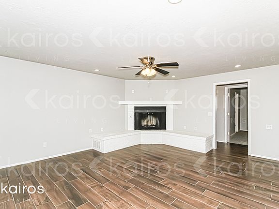 3rd image of 916 W Colorado Ave