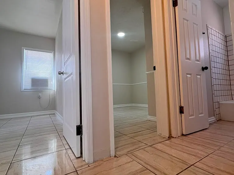 504 W 102nd St — Photo 12