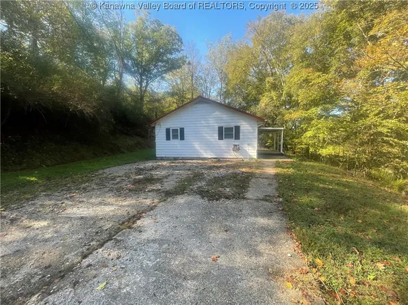 2050 Thorofare Rd, Clendenin, WV 25045