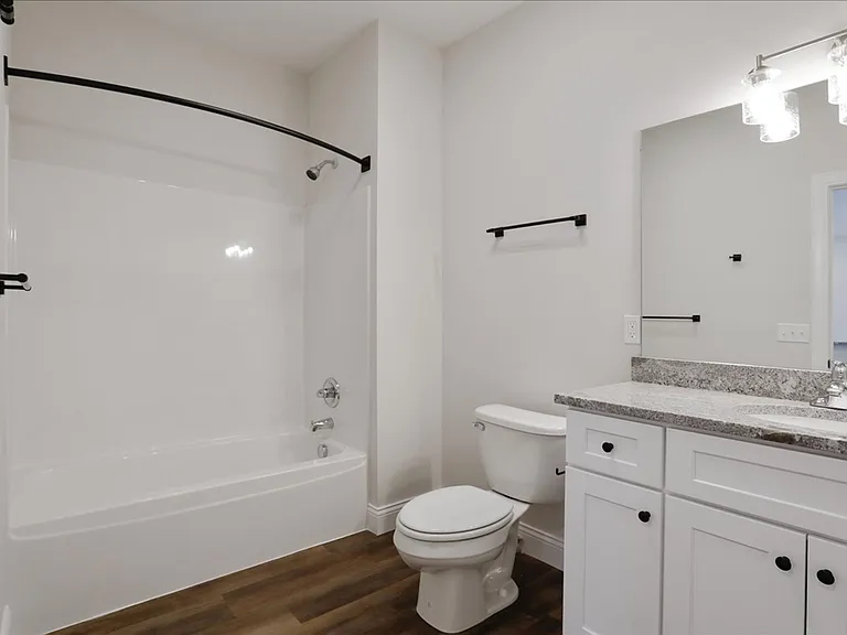 302 W Clark St — Photo 10