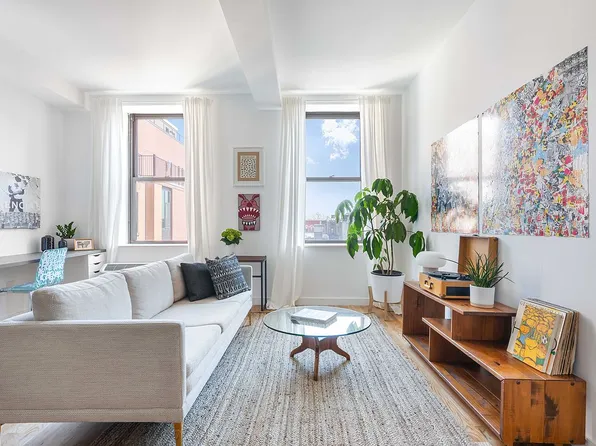 122 West St APT 5G, Brooklyn, NY 11222