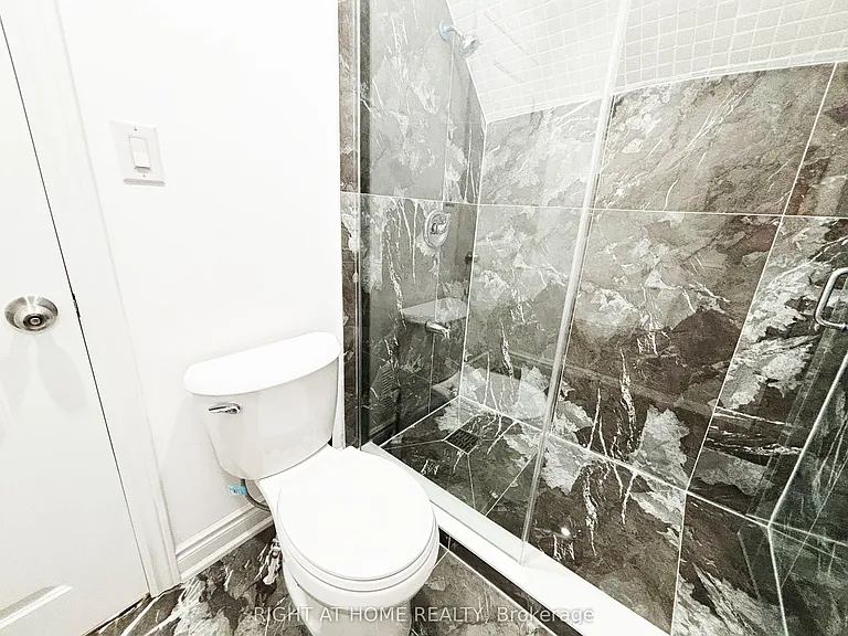 11 Holton Ave N #UPPER — Photo 39