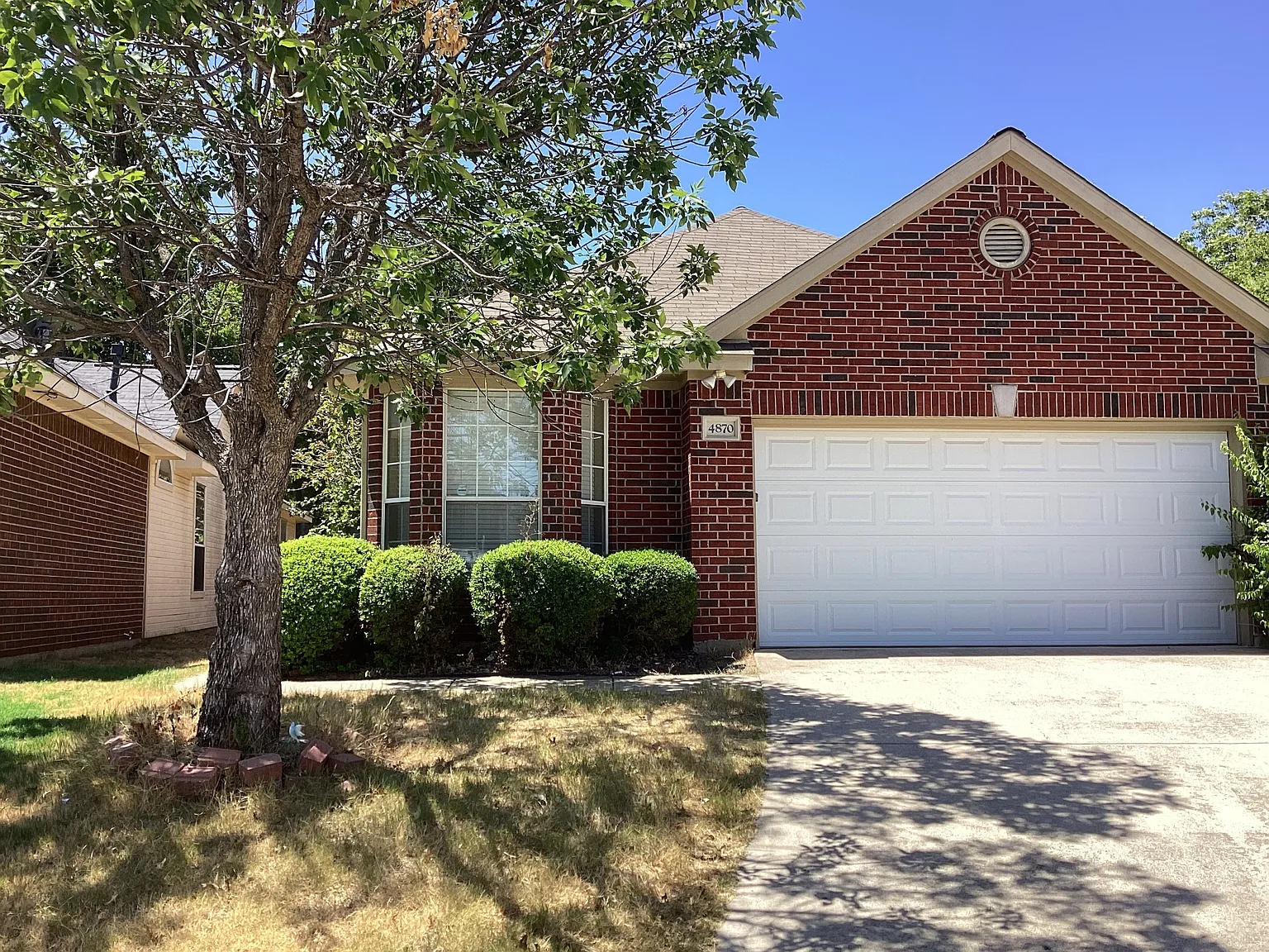3 bed, 2.0 bath, 1318 sqft, $2,045 — Photo 1