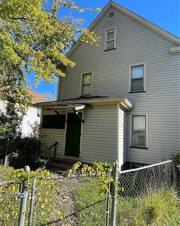 2nd image of 211 Austin Ave NW