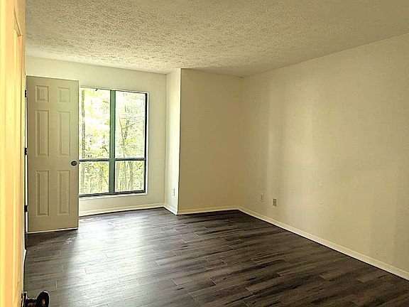 4th image of 101 Warm Springs Cir