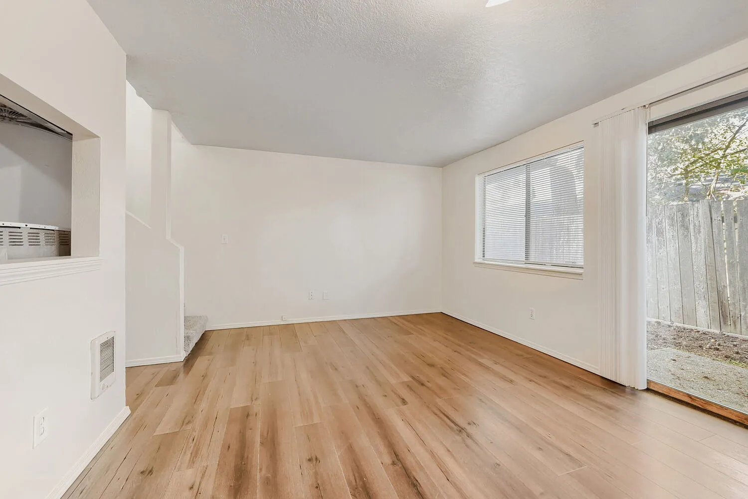 2 bed, 2.0 bath, 1034 sqft, $1,799 — Photo 3