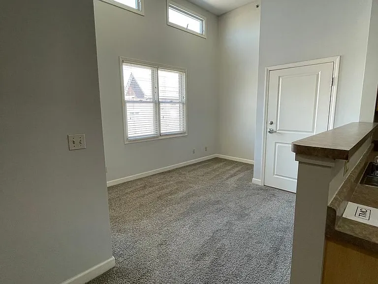 2100 Cherry Hill Dr — Photo 3