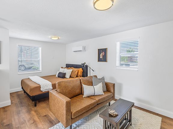4th image of 2520 1st Ave N #1/2