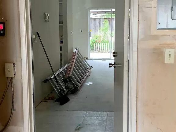 4th image of 1634 Valley Crest Dr