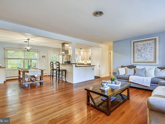 3rd image of 209 Woodlawn Ave
