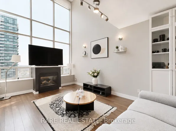 250 Manitoba St #832, Toronto, ON M8Y 4G8