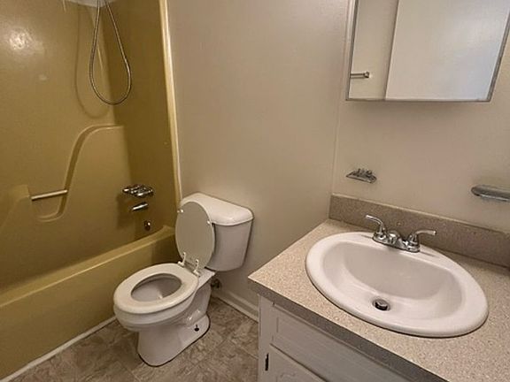 3rd image of 425 Audubon Dr #2