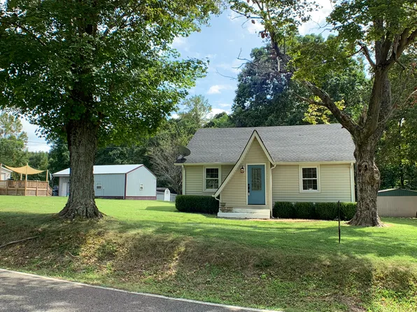 305 W Garretts Creek Rd, Westmoreland, TN 37186