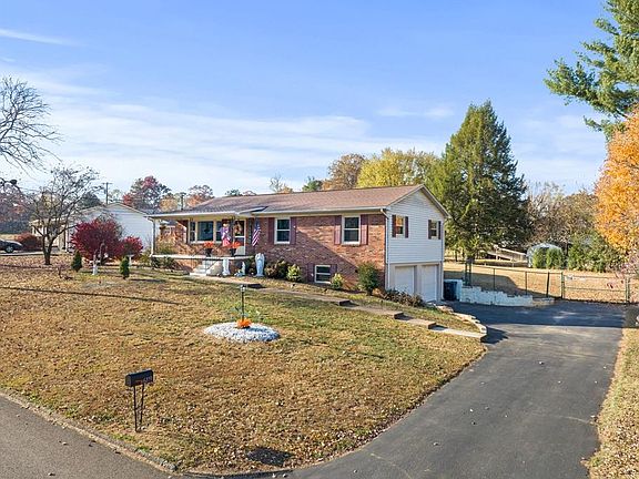 3rd image of 6119 Lilywood Ln