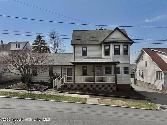 3rd image of 840 Alder St