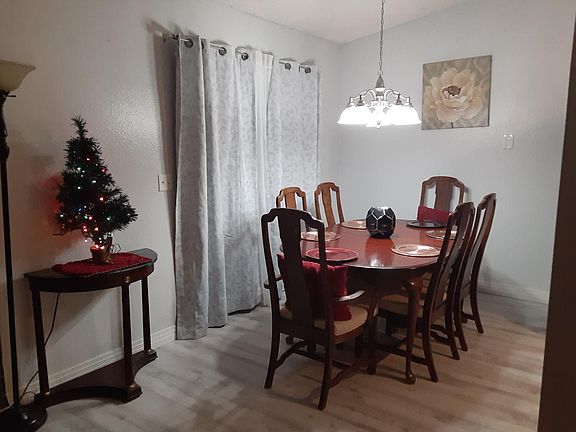 Formal dinning room ,table and 6 chairs.