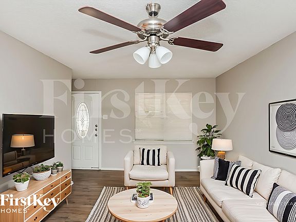 4th image of 604 Stonewall Dr