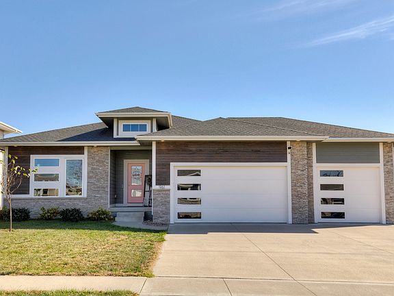 2nd image of 961 Pelican Dr