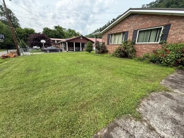 88 Sutton Btm, Shelbiana, KY 41562