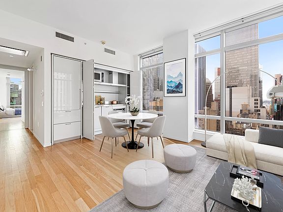 3rd image of 18 W 48th St APT 22E