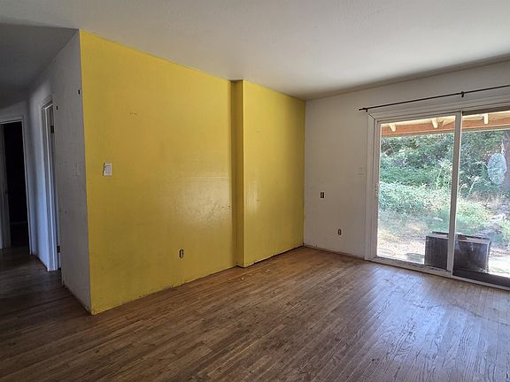 5th image of 807 Discovery St
