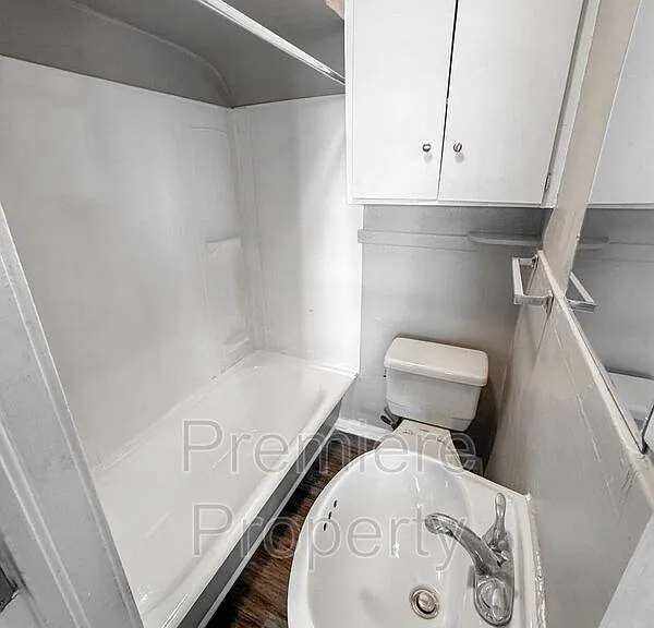 514 W Walnut St #A — Photo 9