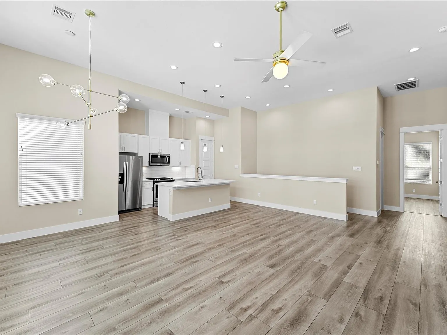 3 bed, 2.5 bath, 1629 sqft, $2,425 — Photo 3