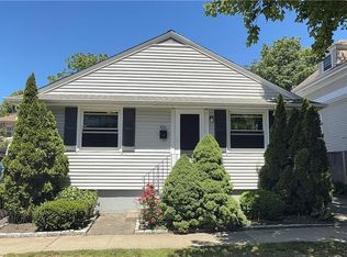 25 Thurston Ave #B, Newport, RI 02840