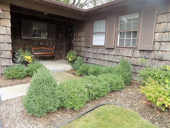 2nd image of 850 Twisted Oak Ln