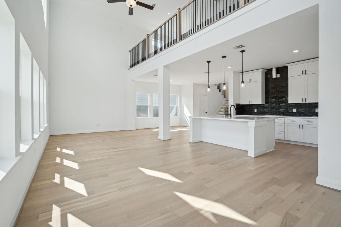 20633DYNAMIC Court-1105-021.jpg