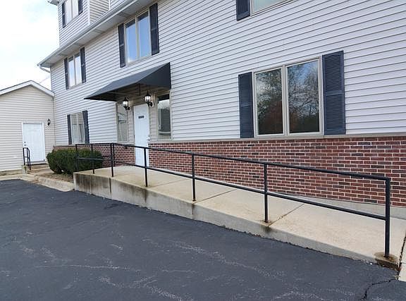 2nd image of 1989 E Devon Ave