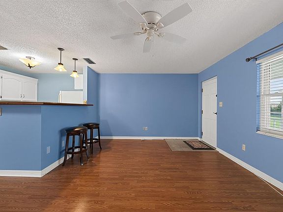 5th image of 4801 AIRPORT ROAD #118