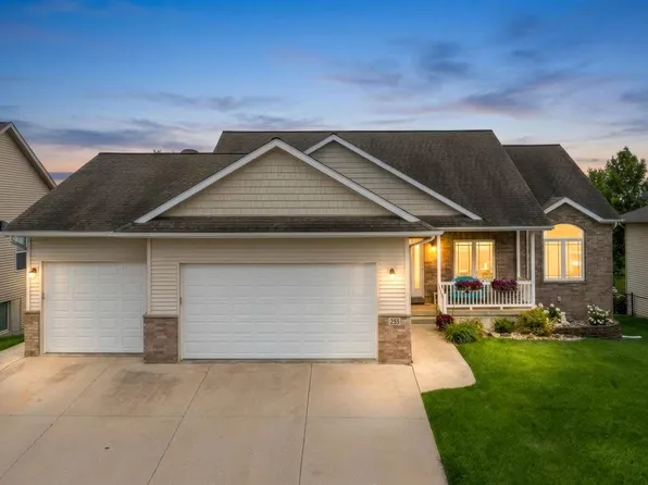 255 Cambridge Way, North Liberty, IA 52317