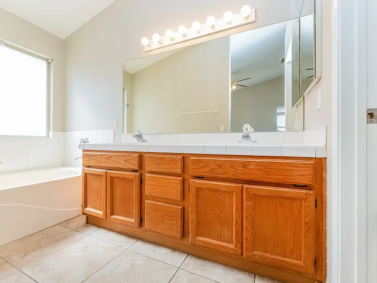607 Park Landing Ct — Photo 10