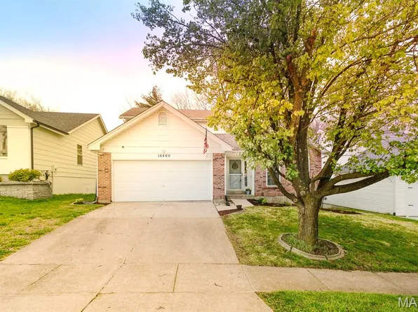 16560 Hunters Crossing Dr, Grover, MO 63040